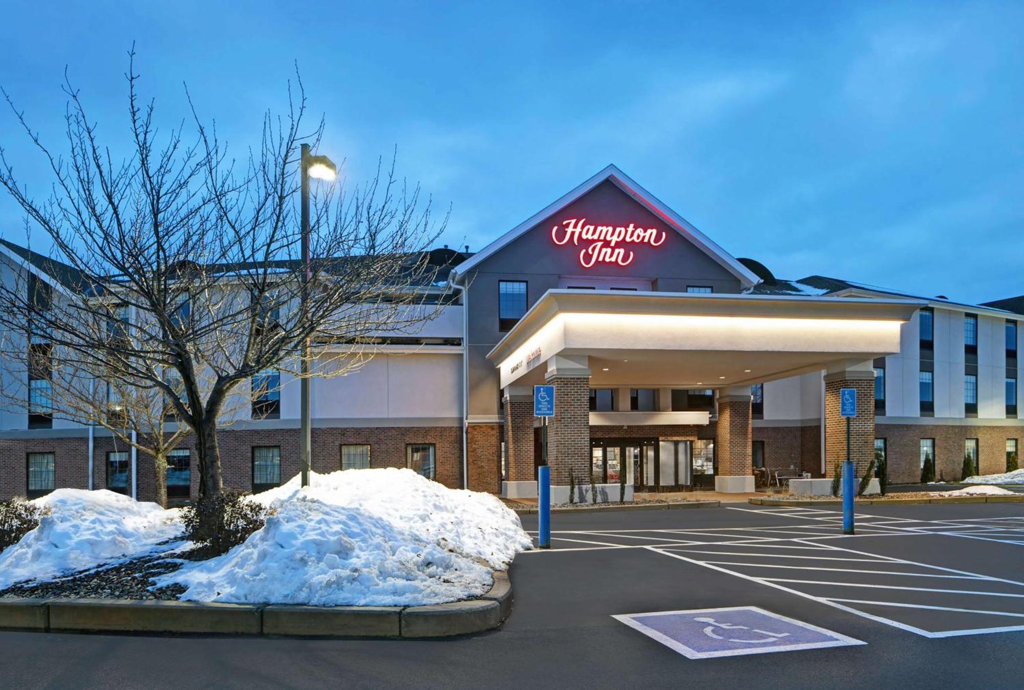 Hampton Inn Westfield Exterior foto