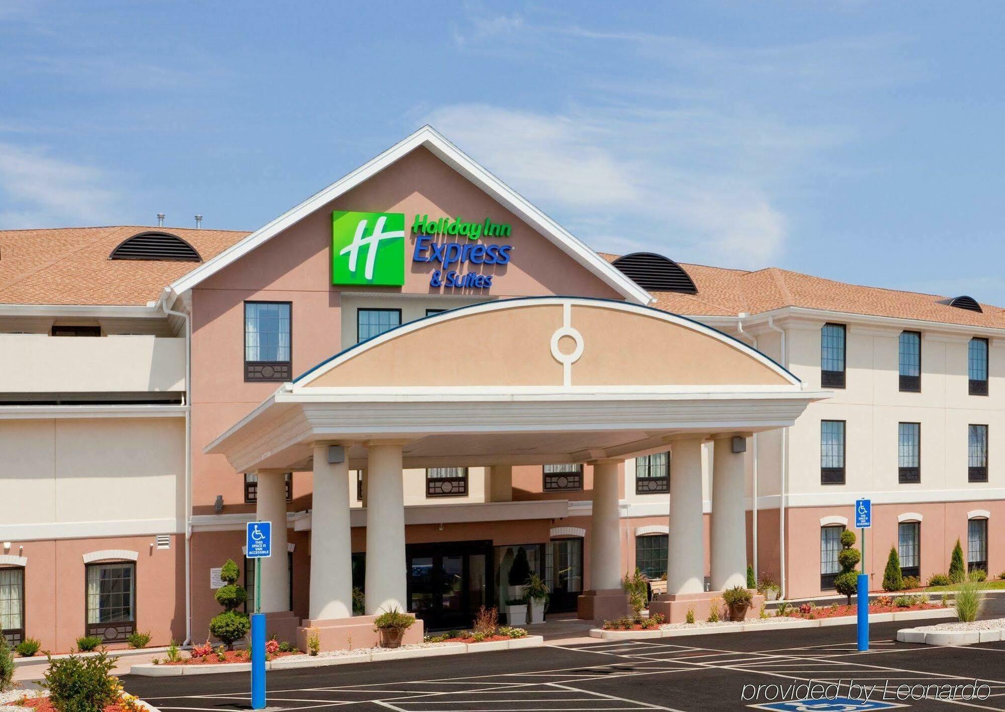 Hampton Inn Westfield Exterior foto